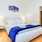Beach Front Home In Blato Σπίτι διακοπών *