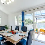 Σπίτι διακοπών Beach Front Home In Blato